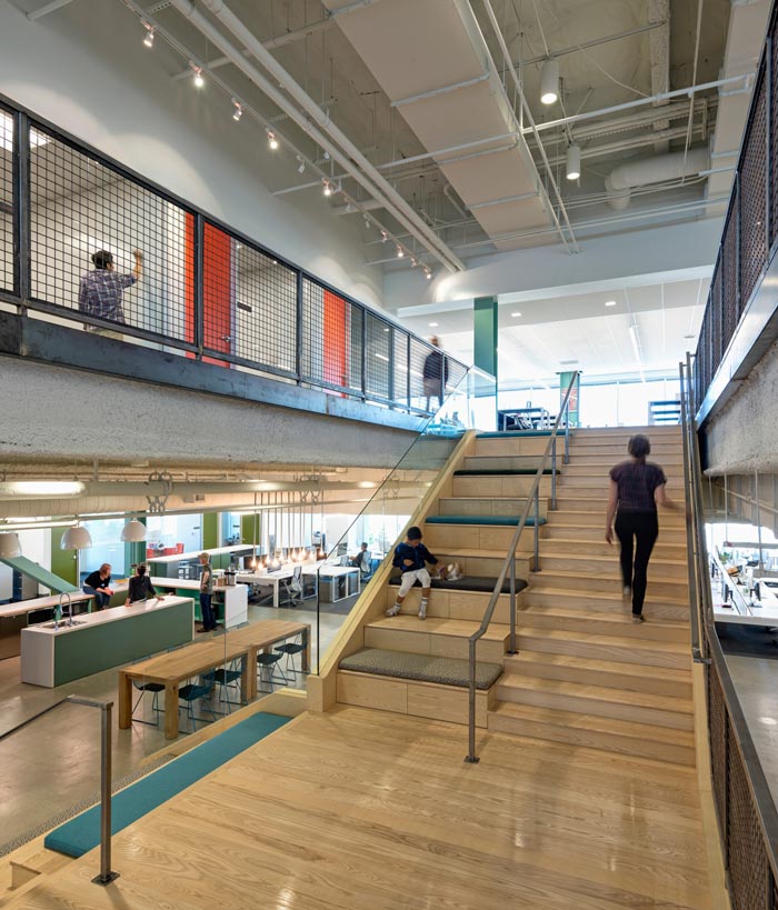 APP開發(fā)公司辦公室樓梯區(qū)域裝修設計案例效果圖