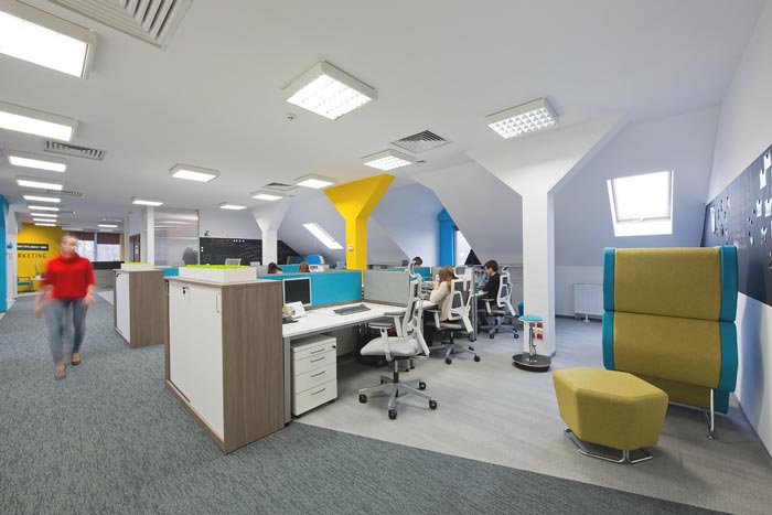 服裝廠辦公室過道裝修設計案例效果圖