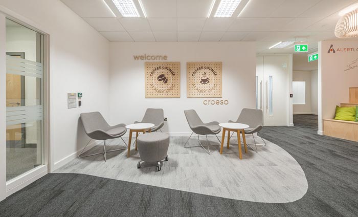 服飾公司辦公室接待區域裝修設計案例效果圖