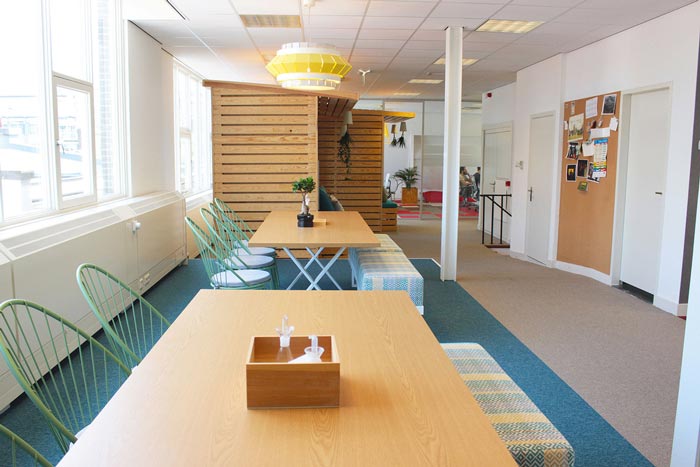 創新人性化辦公室交流區域裝修設計案例效果圖