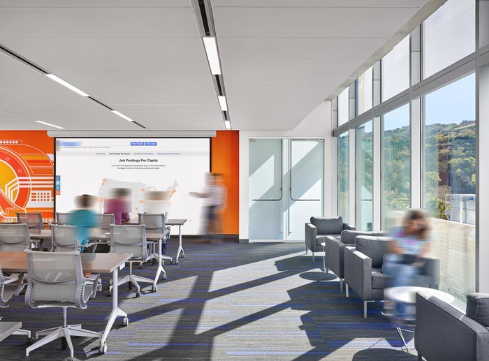 招聘信息服務(wù)公司辦公室培訓(xùn)區(qū)域裝修設(shè)計案例效果圖