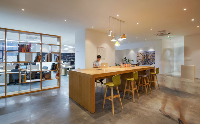 設計公司辦公室吧臺進門區域設計方案