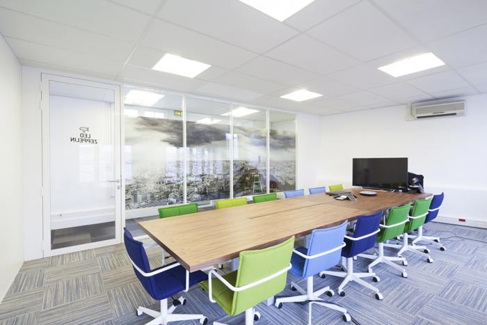 空氣環(huán)保公司辦公室會議室裝修設計案例效果圖