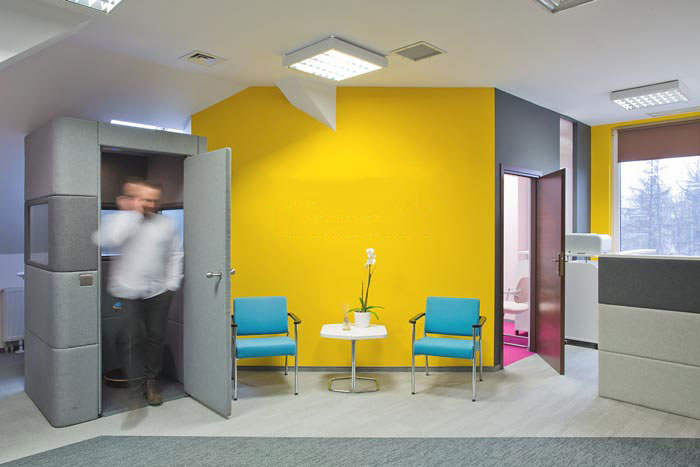 服裝廠辦公室前臺裝修設計案例效果圖