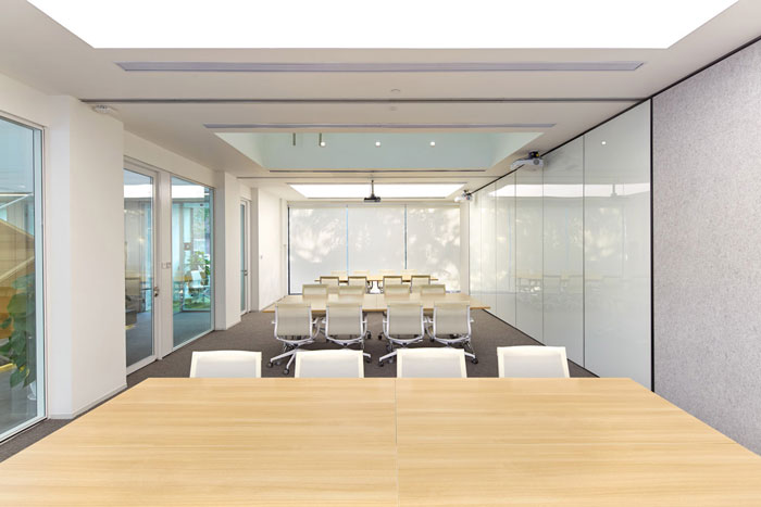 廠房辦公樓大型會議室裝修設計效果圖