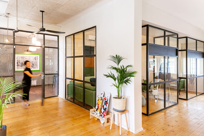 網(wǎng)絡(luò)辦公室裝修設(shè)計效果圖