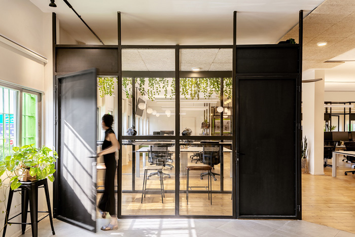 網絡辦公室進門區裝修設計效果圖