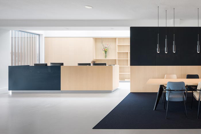 理財(cái)公司辦公室前臺(tái)裝修設(shè)計(jì)效果圖