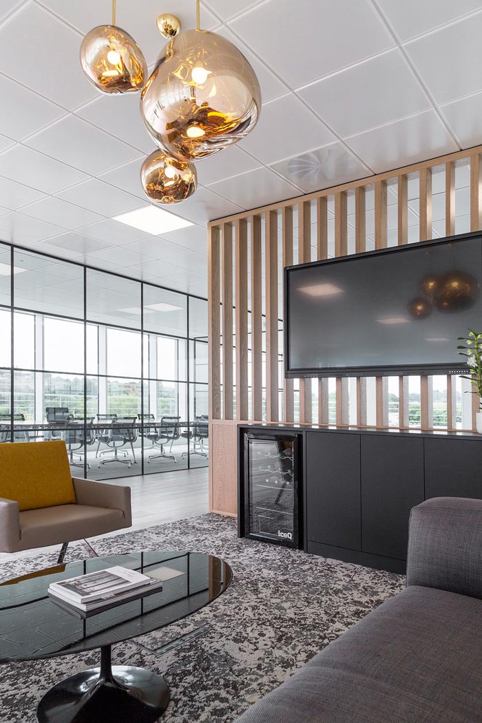 夾層樓辦公室會議室裝修設(shè)計效果圖